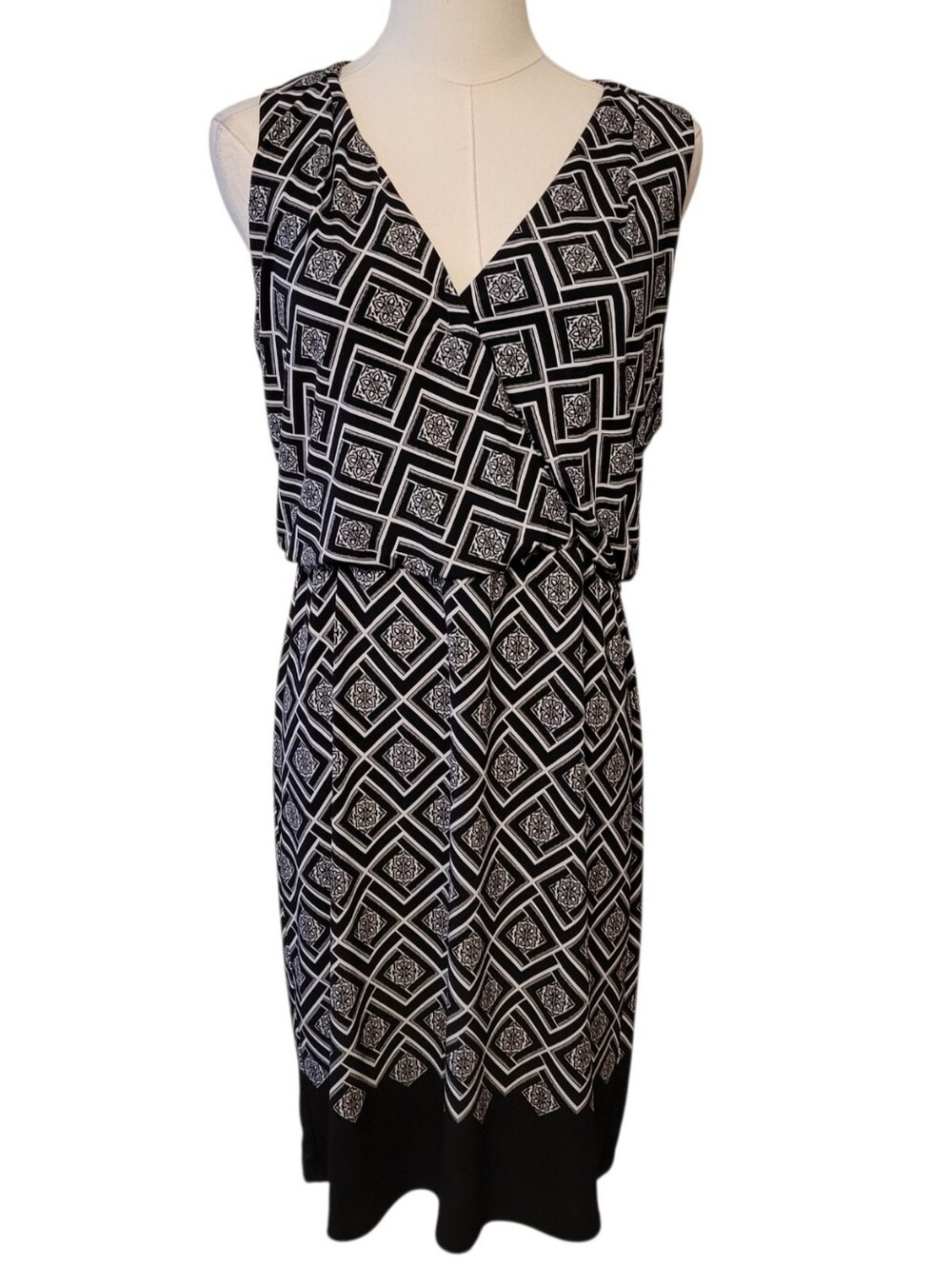 WHBM Black & White Sleeveless Jersey Knit Fit & Flare Dress Size 6